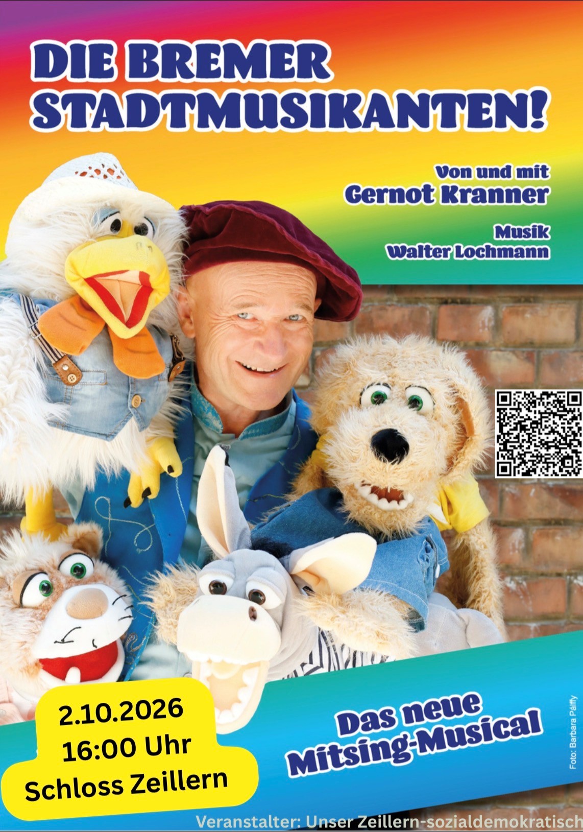 Gernot Kranner mit Puppen vor Schloss Zeillern bei Mitsing-Musical